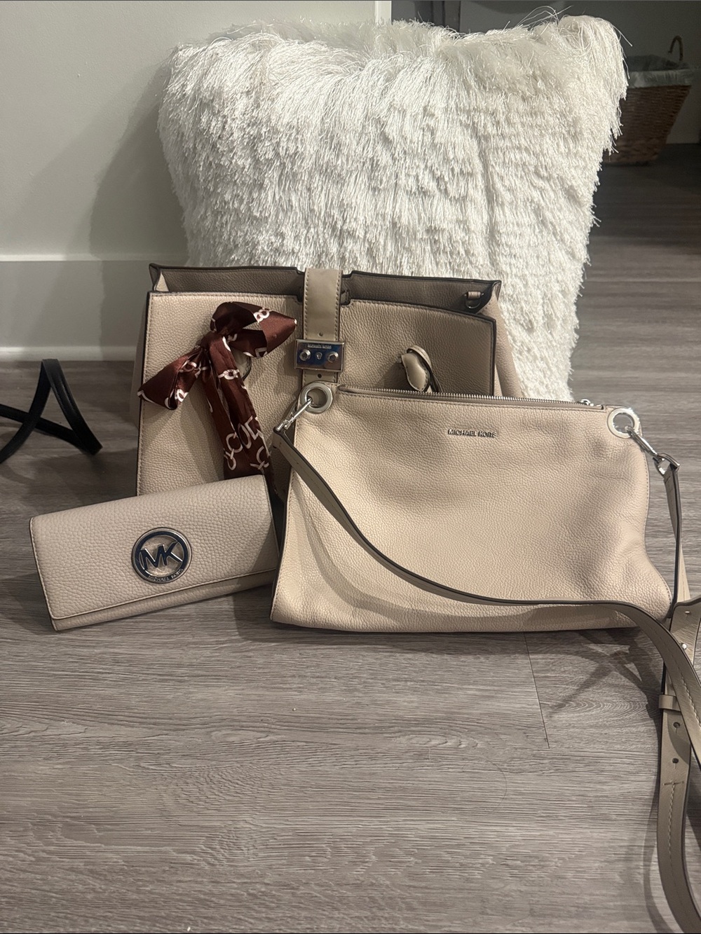 Michael Kors Beige Leather Shoulder Bag Set - Handbag, Crossbody & Wallet